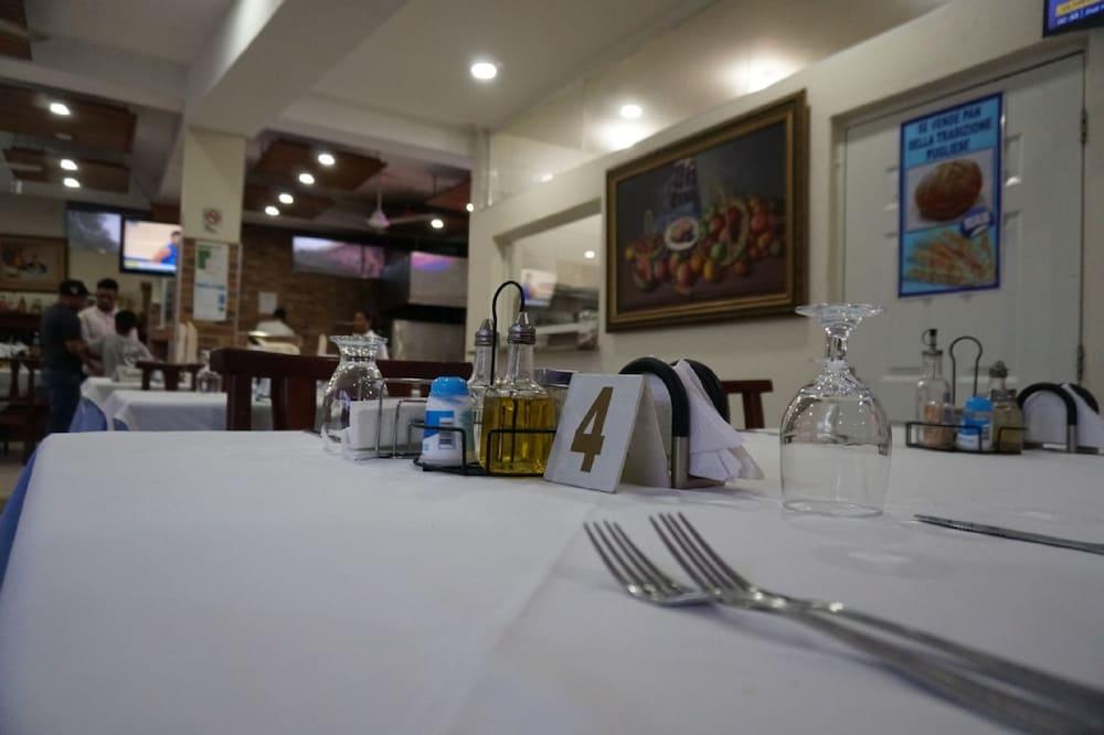 Hotel Restaurant Hamilton Бока-Чика Екстер'єр фото